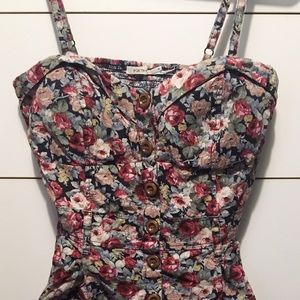 Cute summer dress with a vintage pin-up feel!